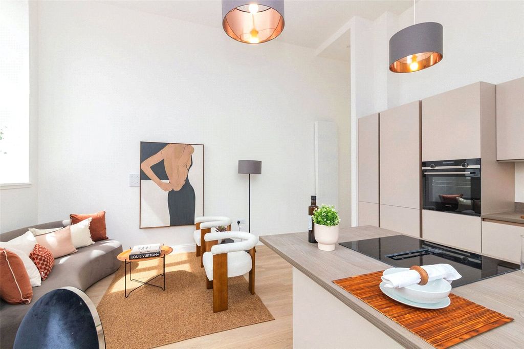 Property photo 2 of 23 Living/Kitchen