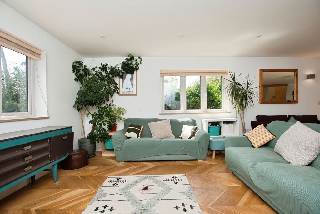 Property photo 2 of 21 Pbox-Img.Jpg