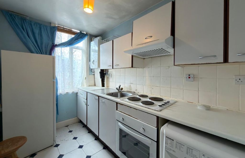 Property photo 2 of 8