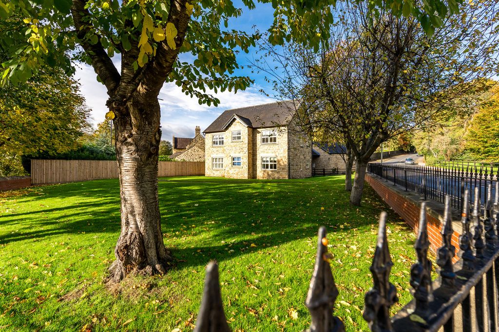 Property photo 2 of 19