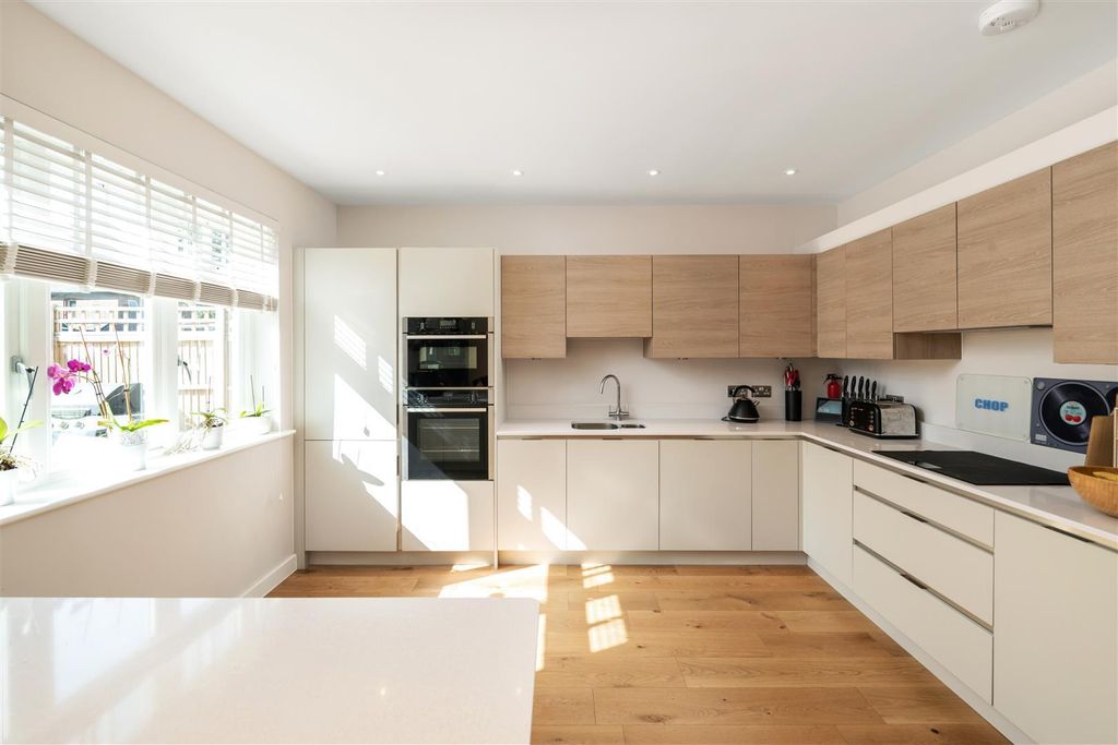 Property photo 3 of 15 Picture No. 11