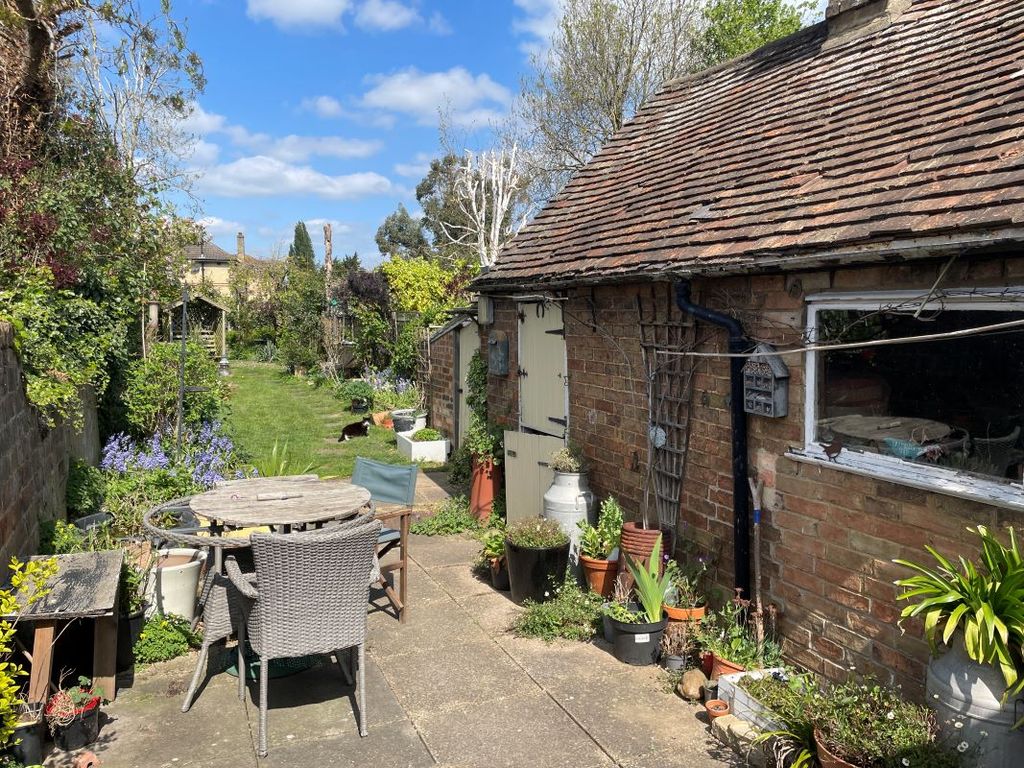 Property photo 2 of 25