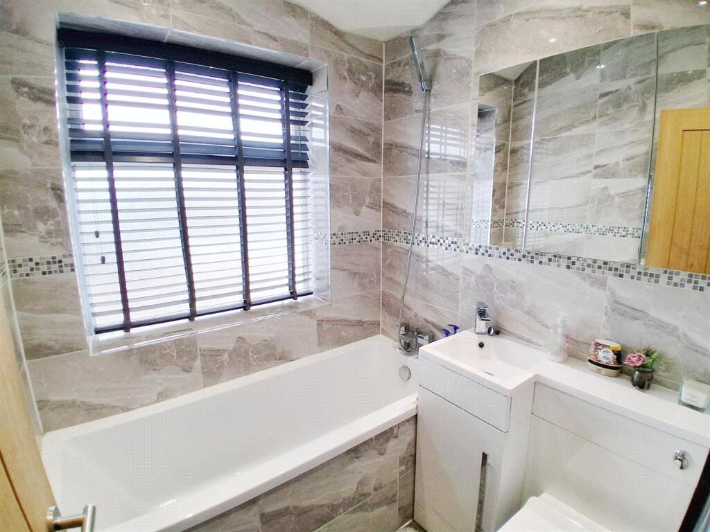 Property photo 2 of 15 Bathroom