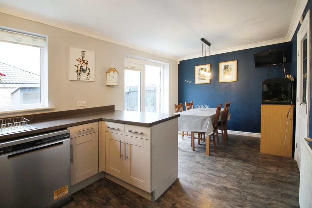 Property photo 3 of 17 Kitchen