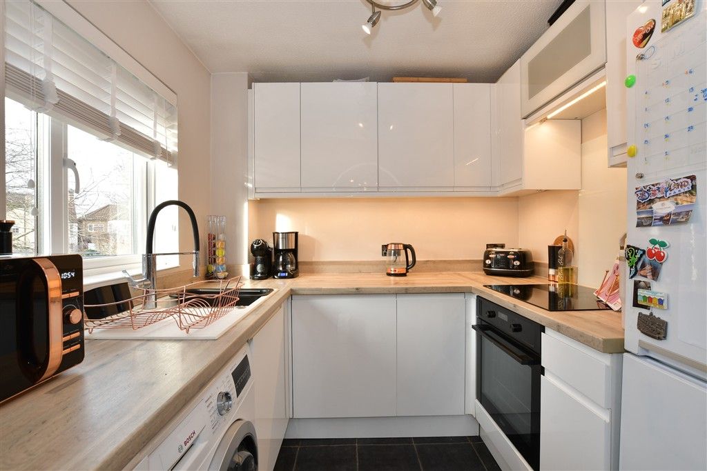 Property photo 2 of 8 Kitchen