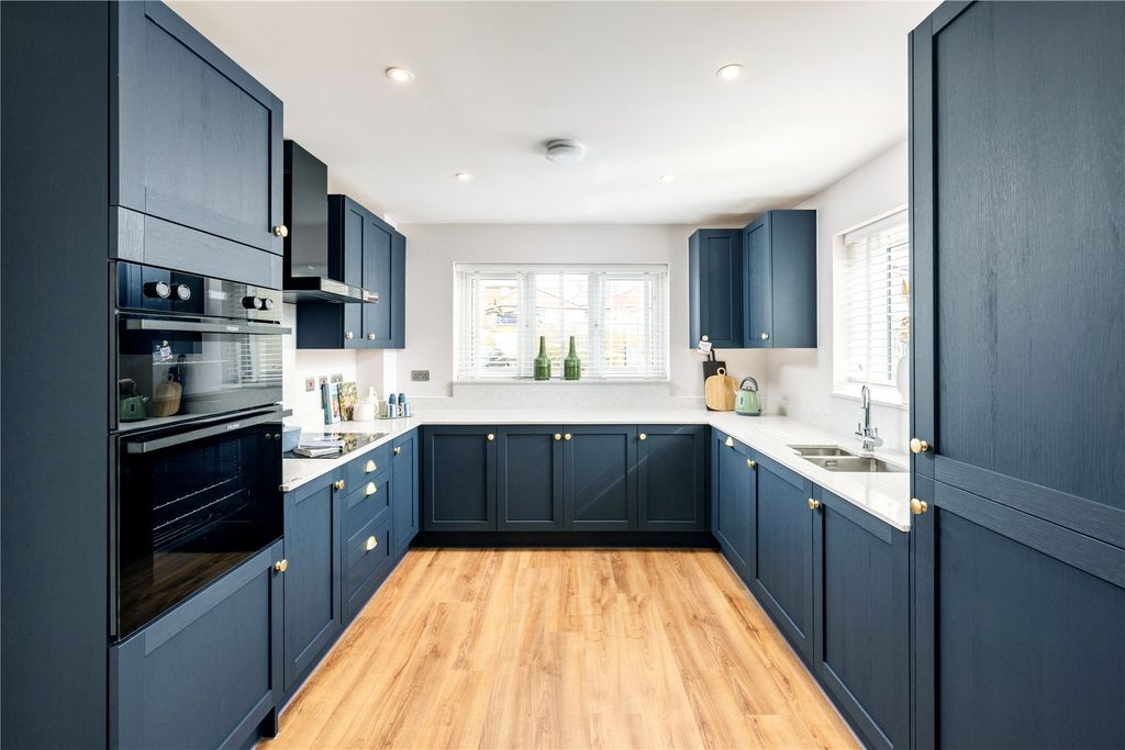 Property photo 3 of 10 Show Home