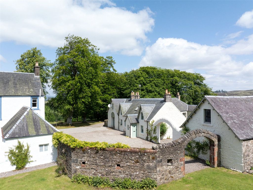Property photo 2 of 39 Courtyard