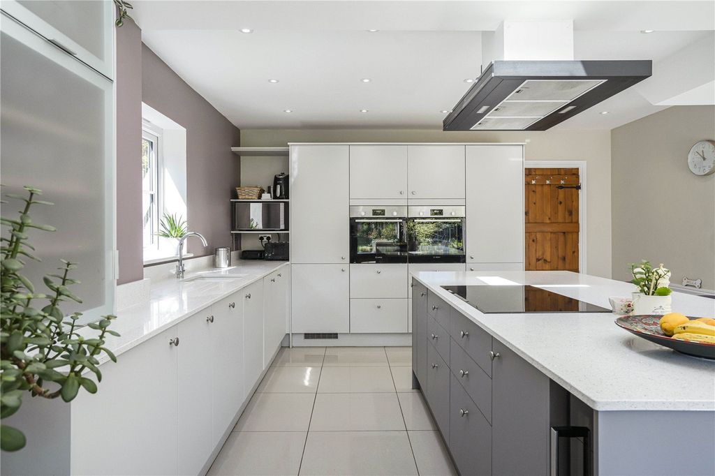 Property photo 2 of 14 Kitchen