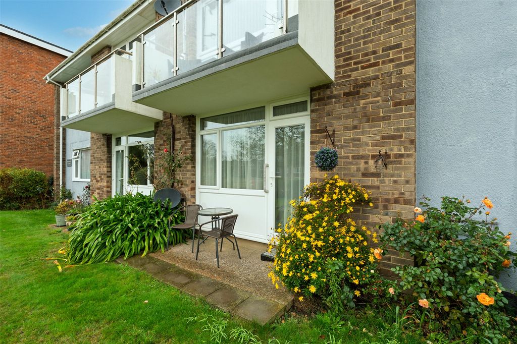 Property photo 2 of 15 Picture No. 16