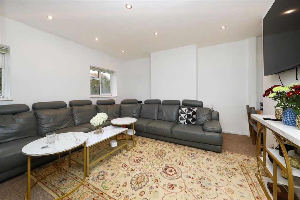 Property photo 2 of 12 Living Room