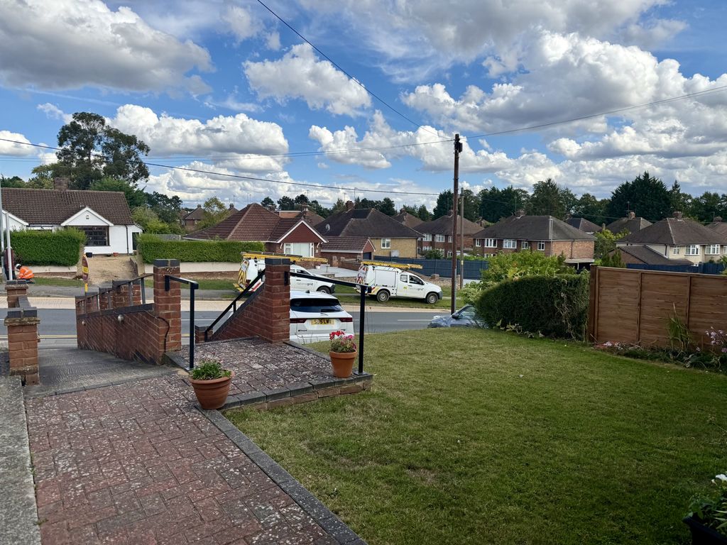 Property photo 2 of 18 Front Garden