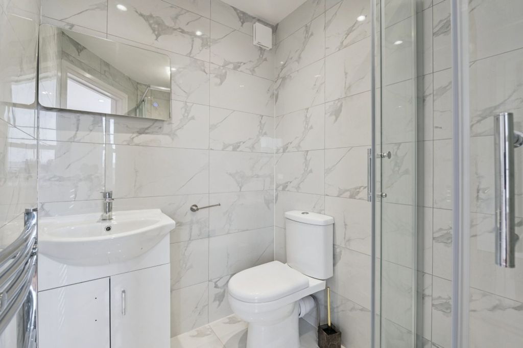 Property photo 3 of 34