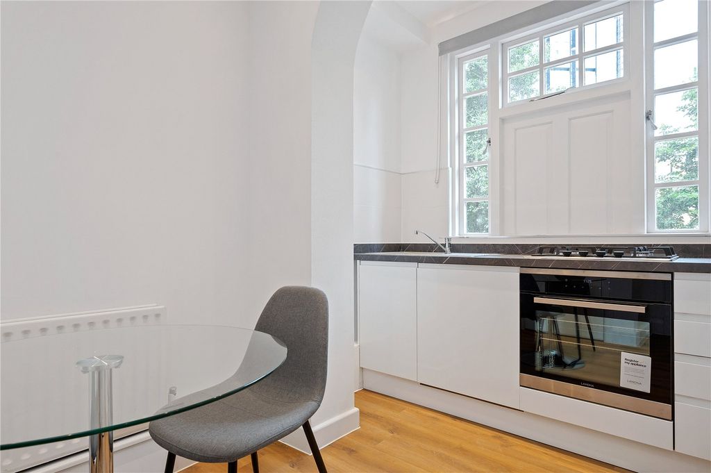 Property photo 2 of 10 Kitchen