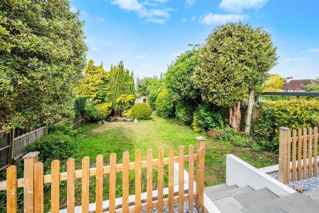 Property photo 3 of 25 Roundwood View, 26- (2).Jpg