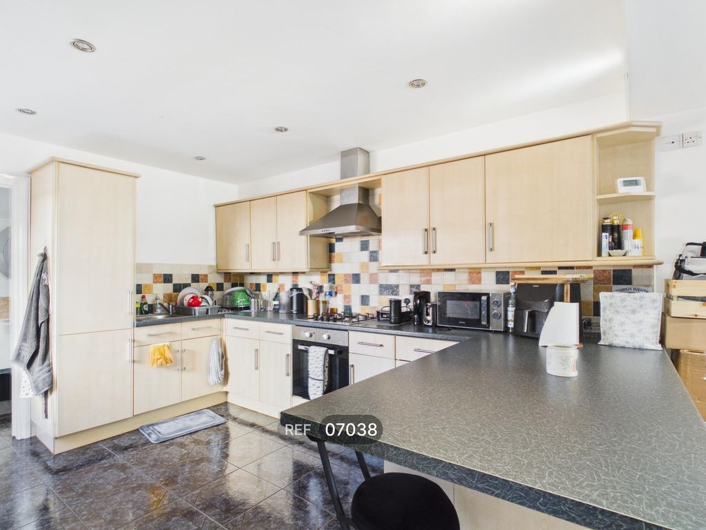 Property photo 3 of 15 Kitchen