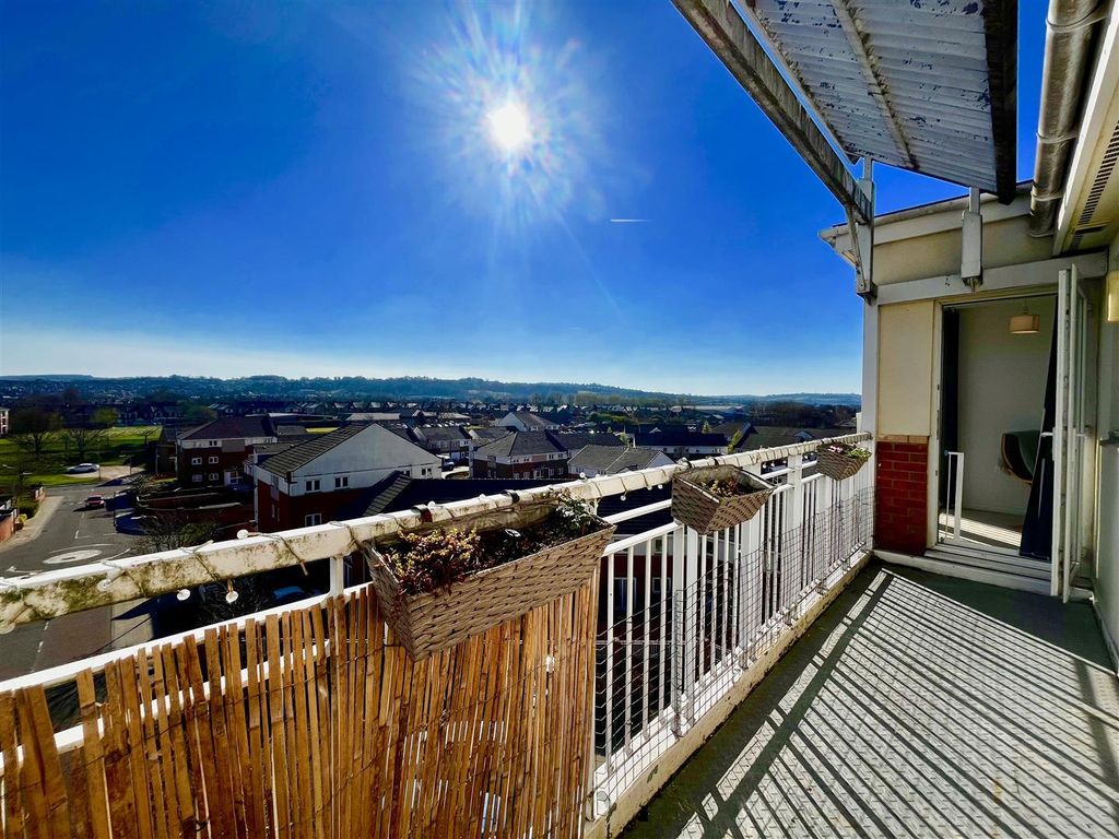 Property photo 3 of 18 External