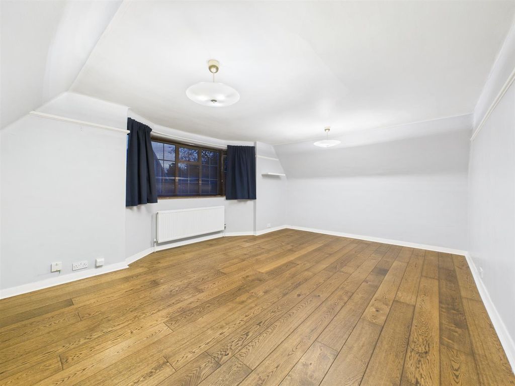 Property photo 2 of 8 Cam05080G0-Pr0230-Still019.Jpg