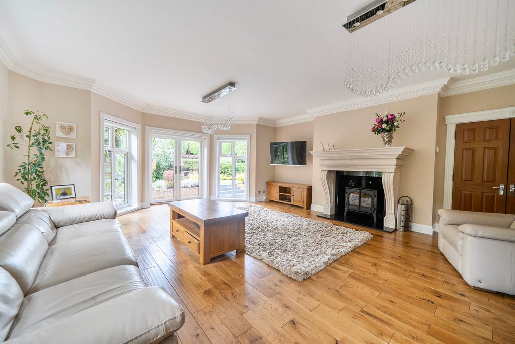 Property photo 2 of 31