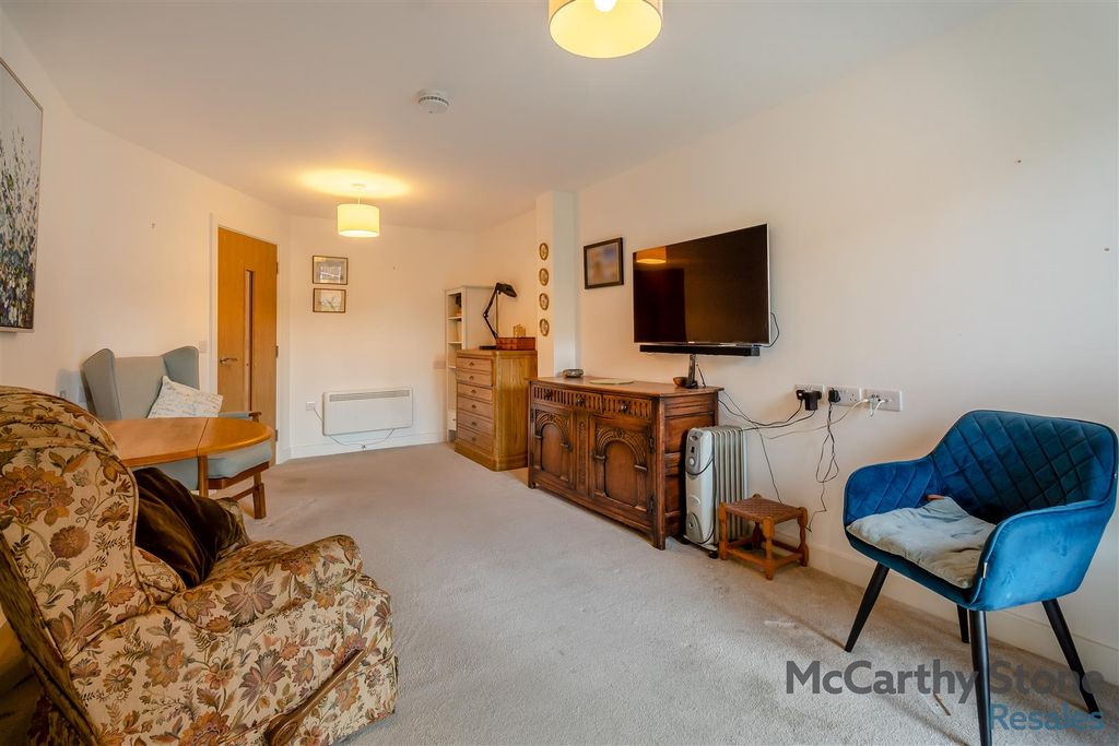 Property photo 3 of 20 8683548-Interior04.Jpg