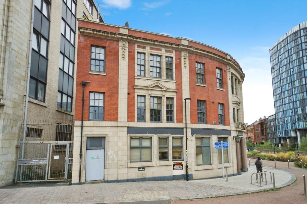 Property photo 2 of 11 Front