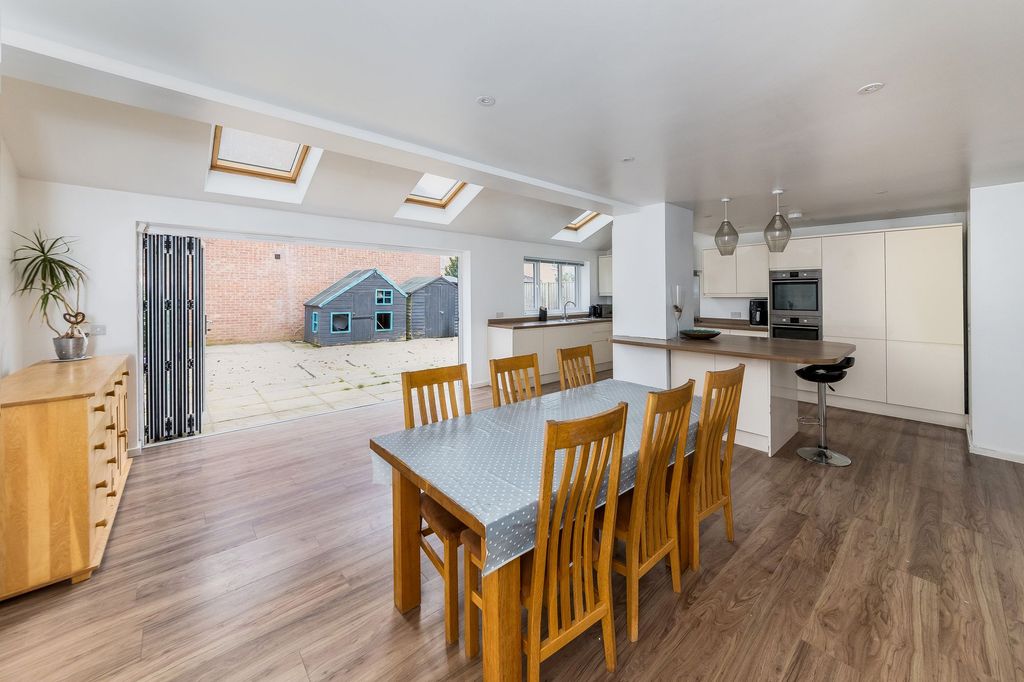 Property photo 2 of 29