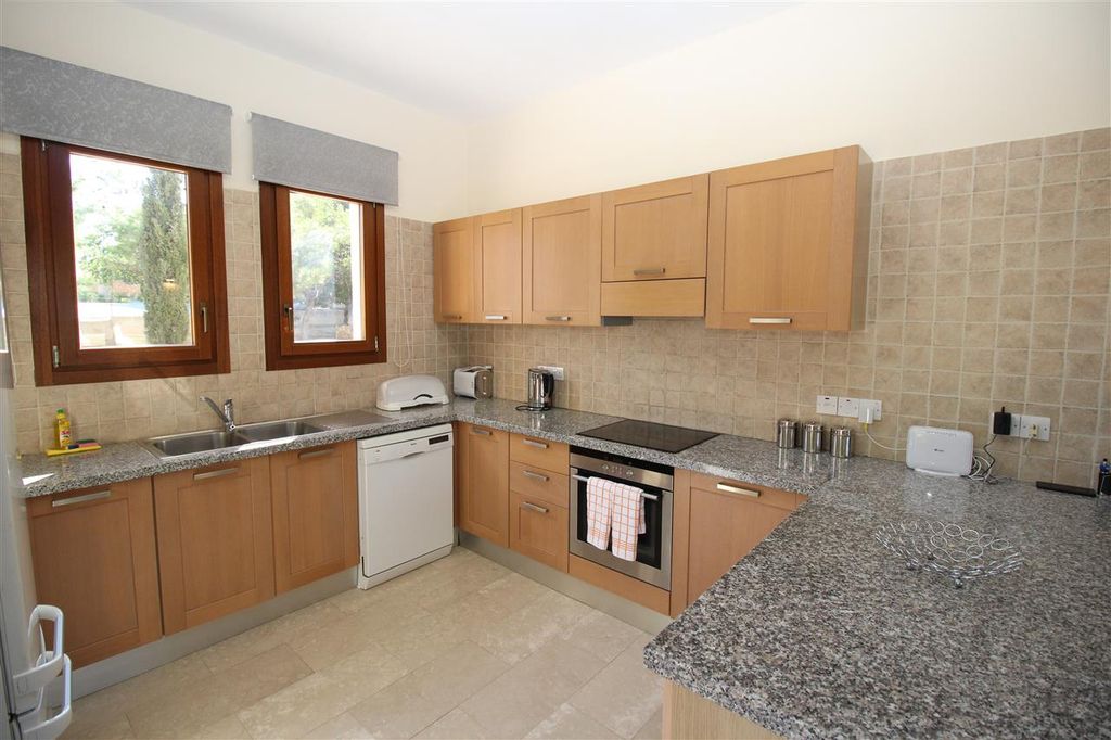 Property photo 3 of 48