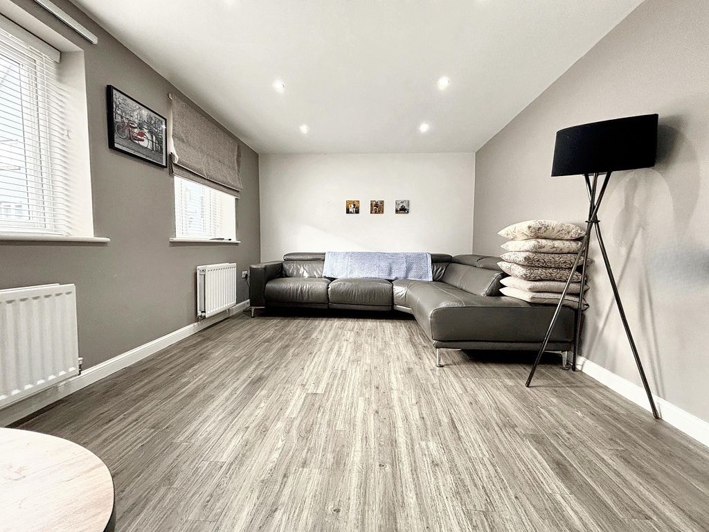 Property photo 2 of 14 Bright, Modern Living Room With A Large L-Shaped S...