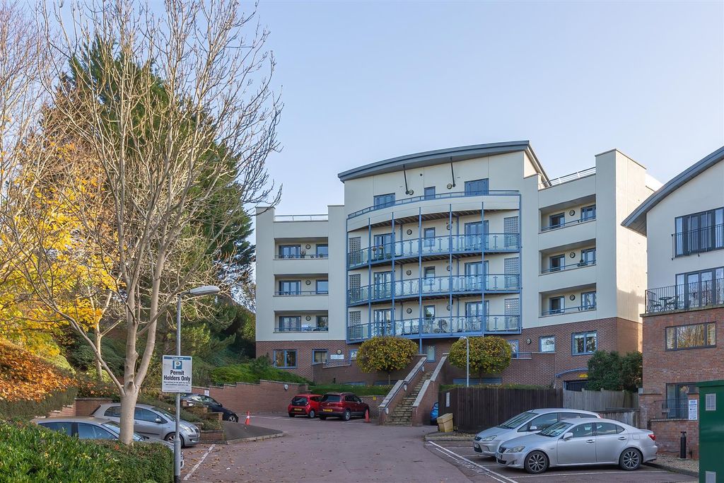 Property photo 1 of 8