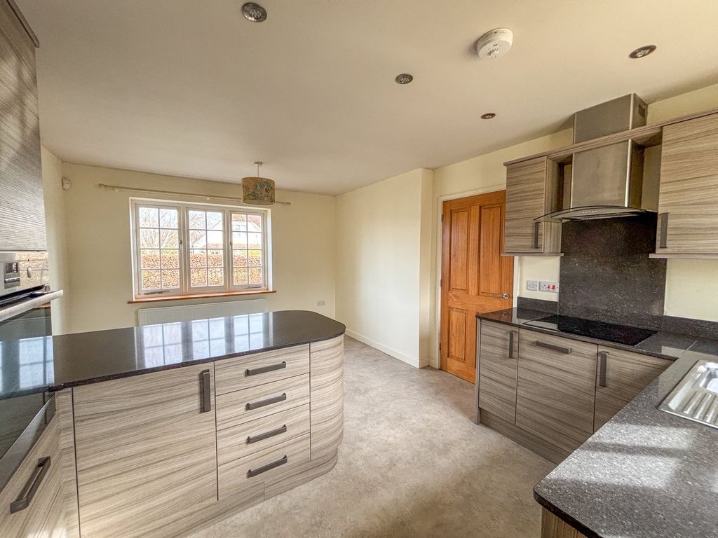 Property photo 3 of 24