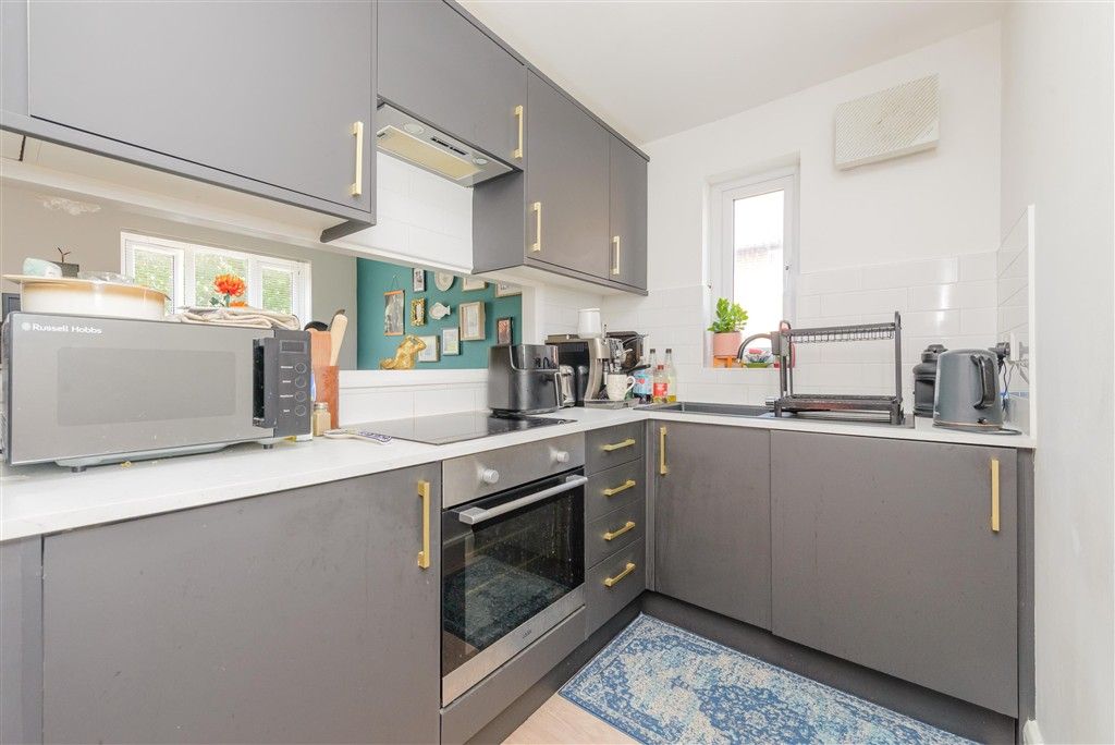 Property photo 2 of 7 Kitchen