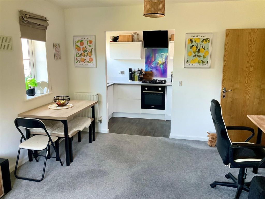 Property photo 3 of 11 Lounge Pic2.Jpg