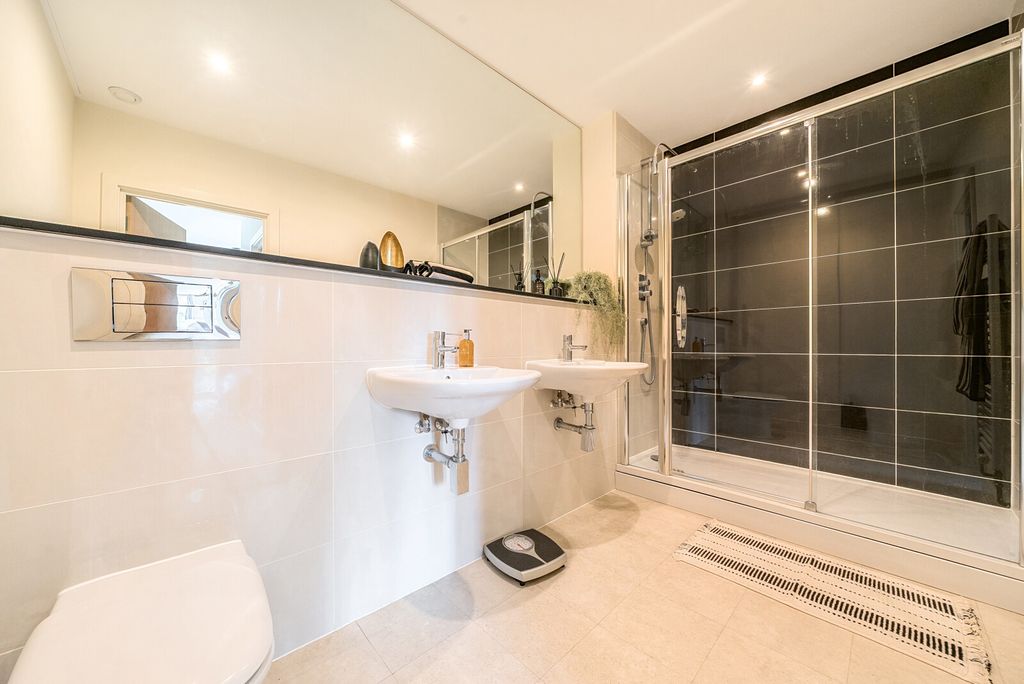 Property photo 2 of 13 1347604-17-68B563...