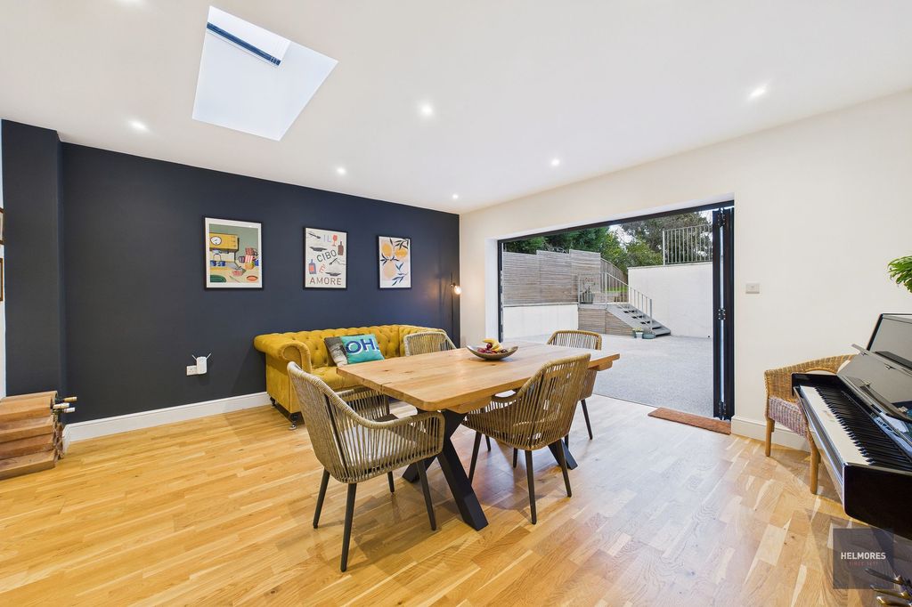 Property photo 2 of 43