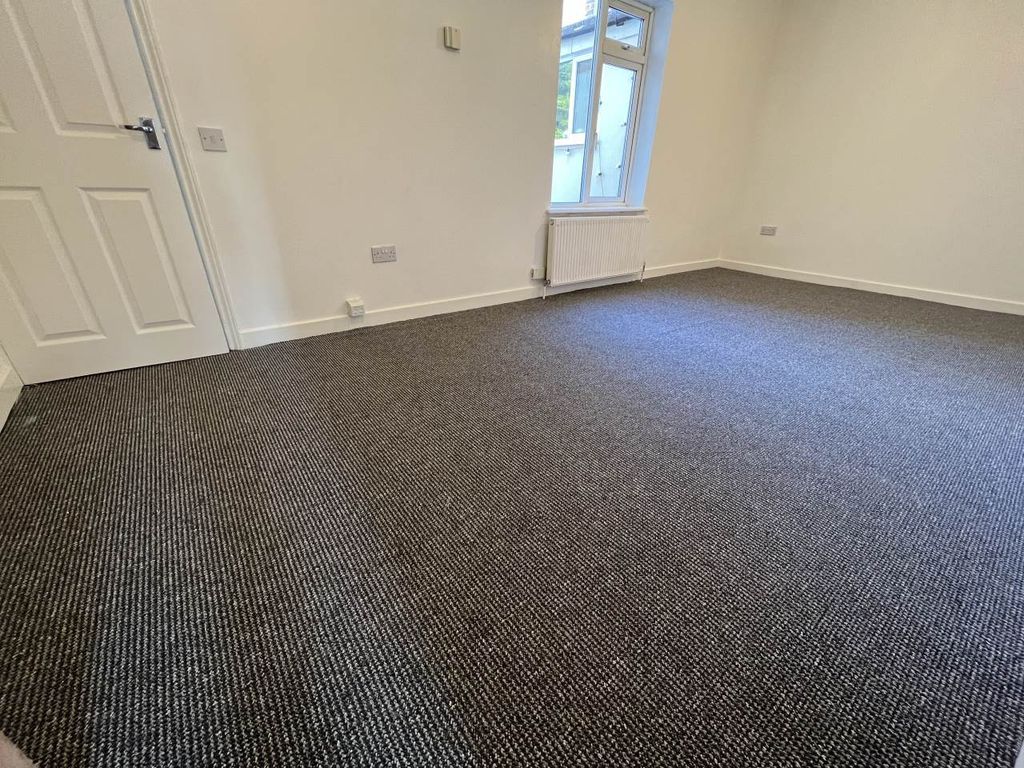 Property photo 3 of 4 Studio - Bedroom/Lounge