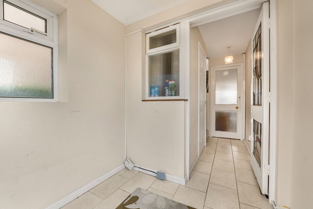 Property photo 3 of 34