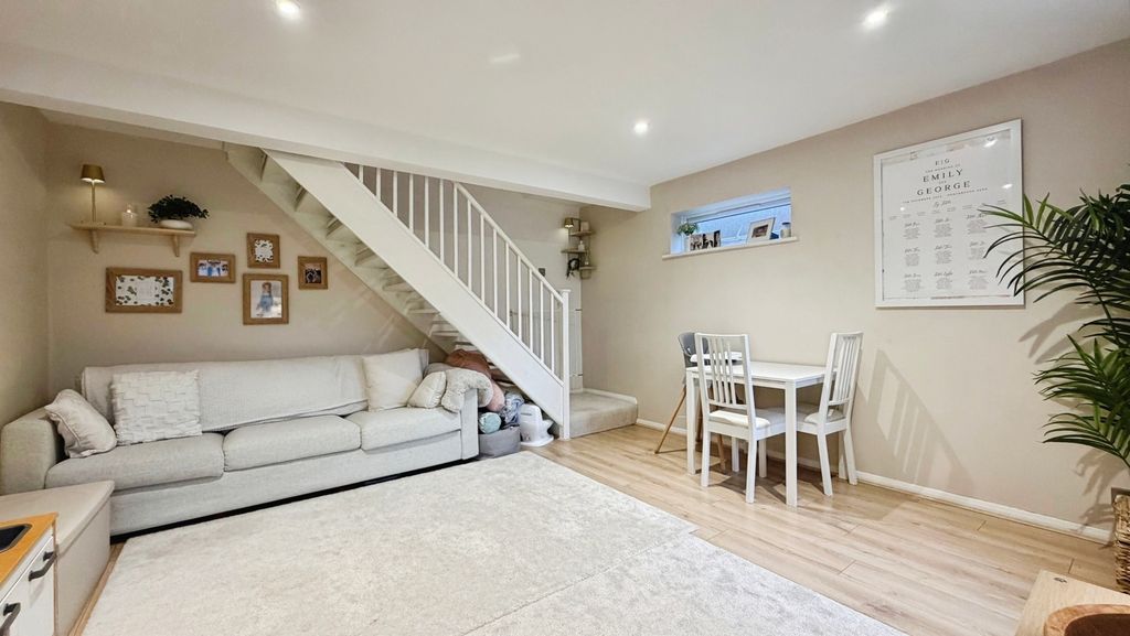 Property photo 3 of 12 Pbox-Img.Jpg