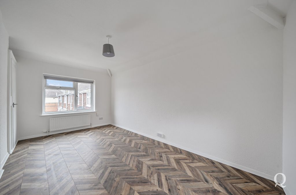 Property photo 3 of 19 6292Acdb-Ab5A-4F3...