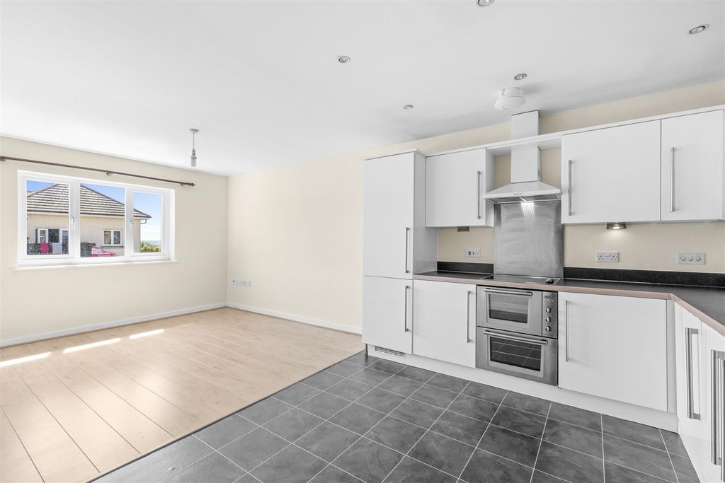 Property photo 2 of 11 Mathews House, Tadros Court-4.Jpg