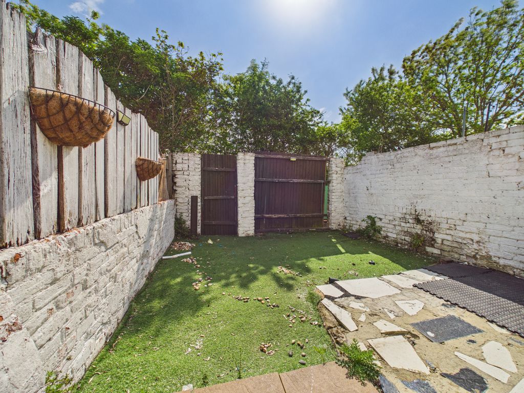 Property photo 3 of 10 Photo 8