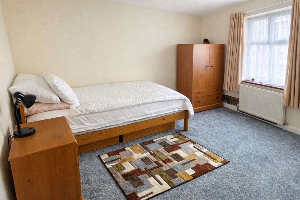 Property photo 3 of 5