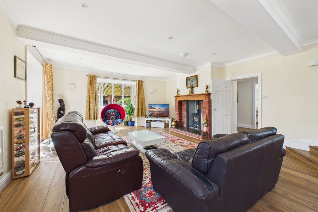 Property photo 3 of 42