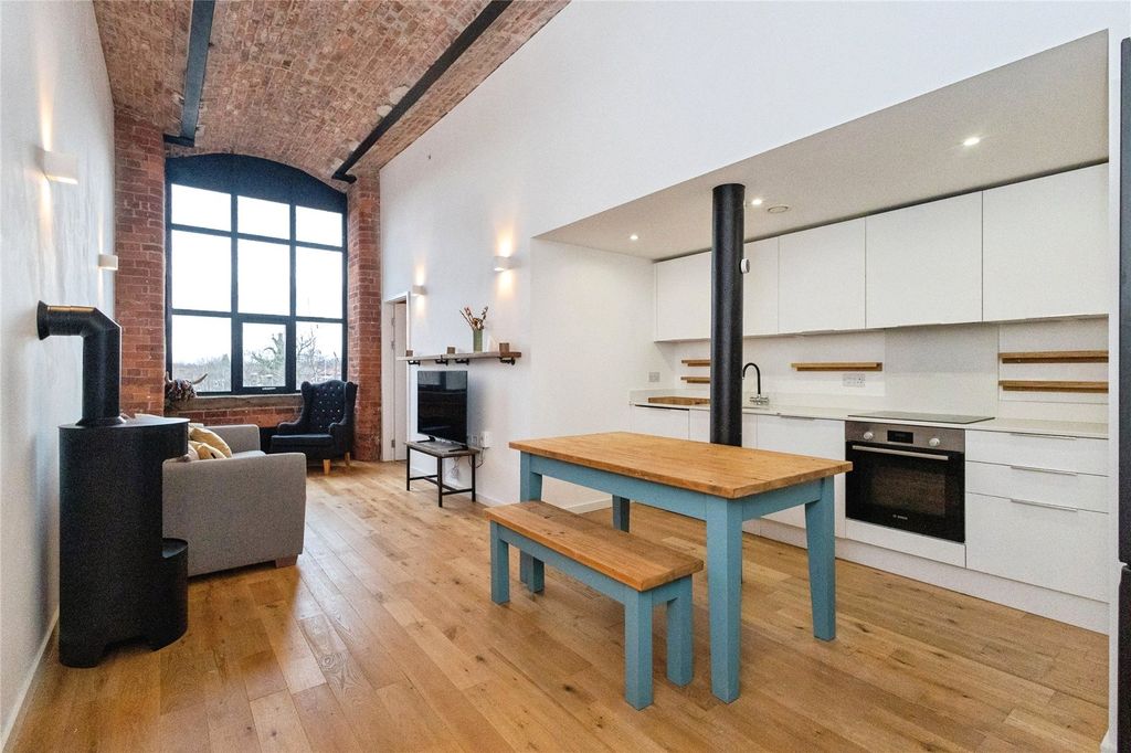 Property photo 2 of 19 Picture No. 03