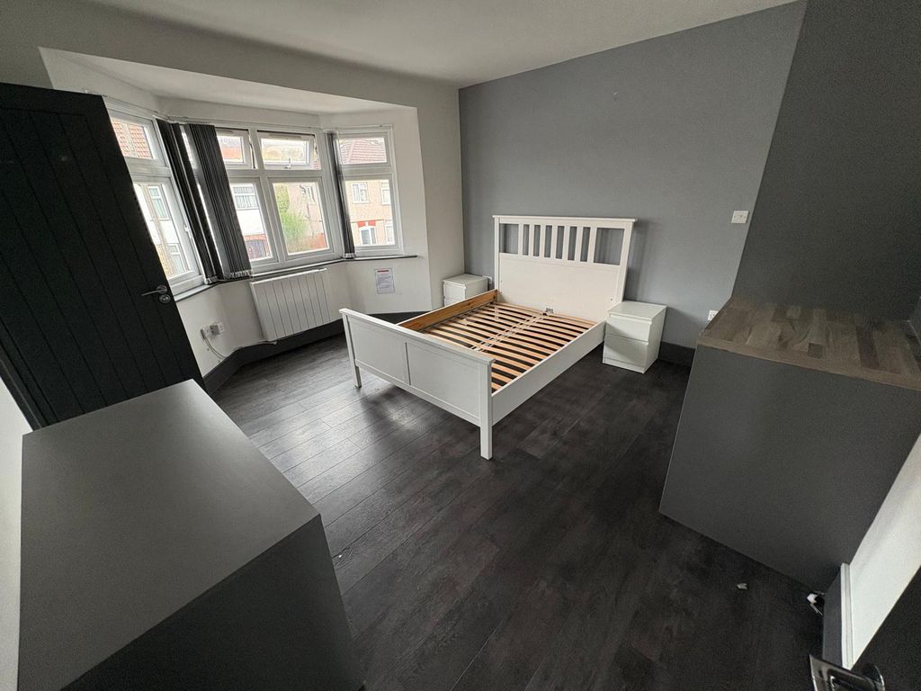 Property photo 1 of 3