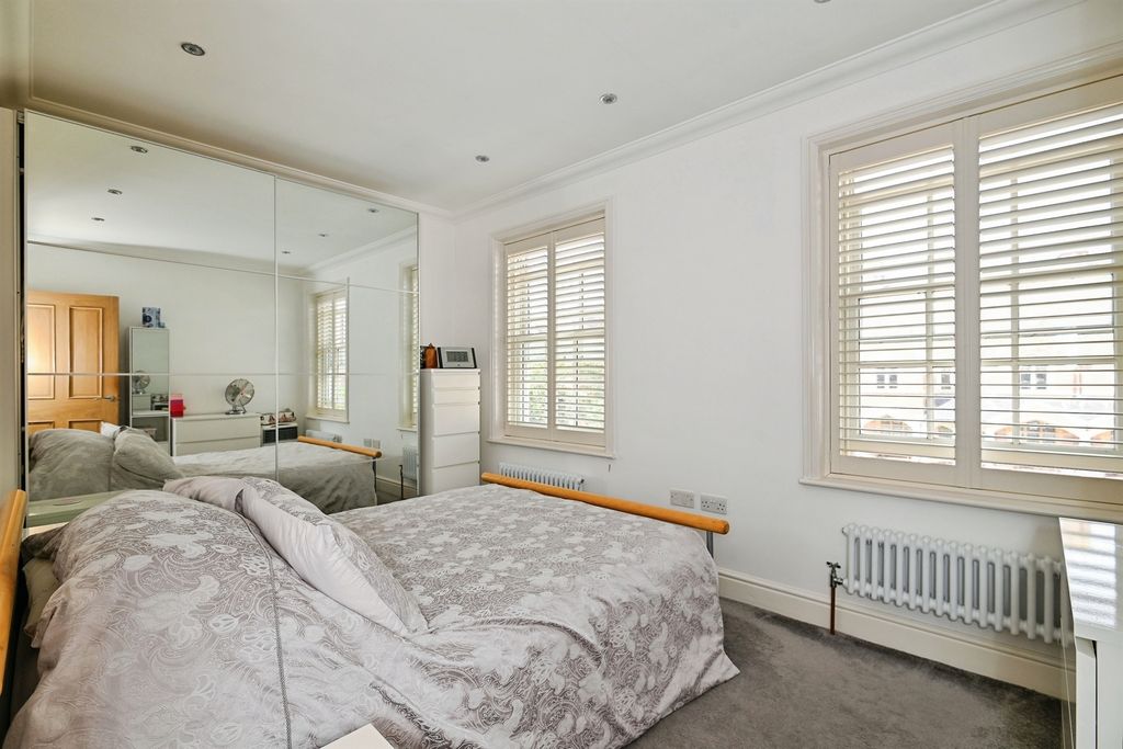 Property photo 3 of 18