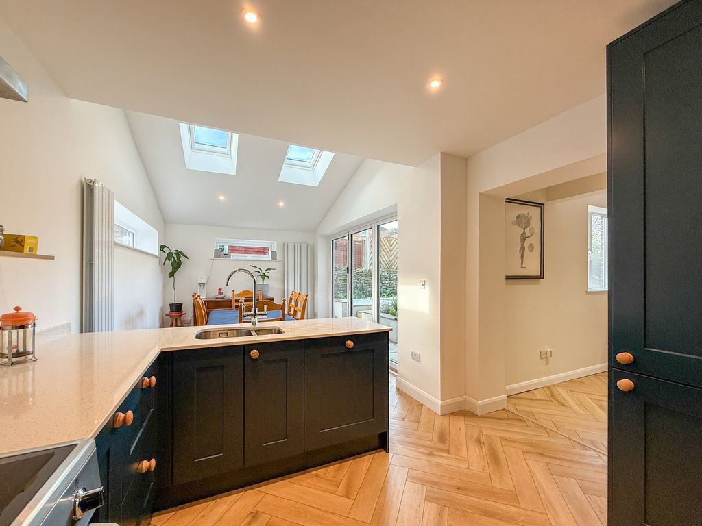 Property photo 2 of 31