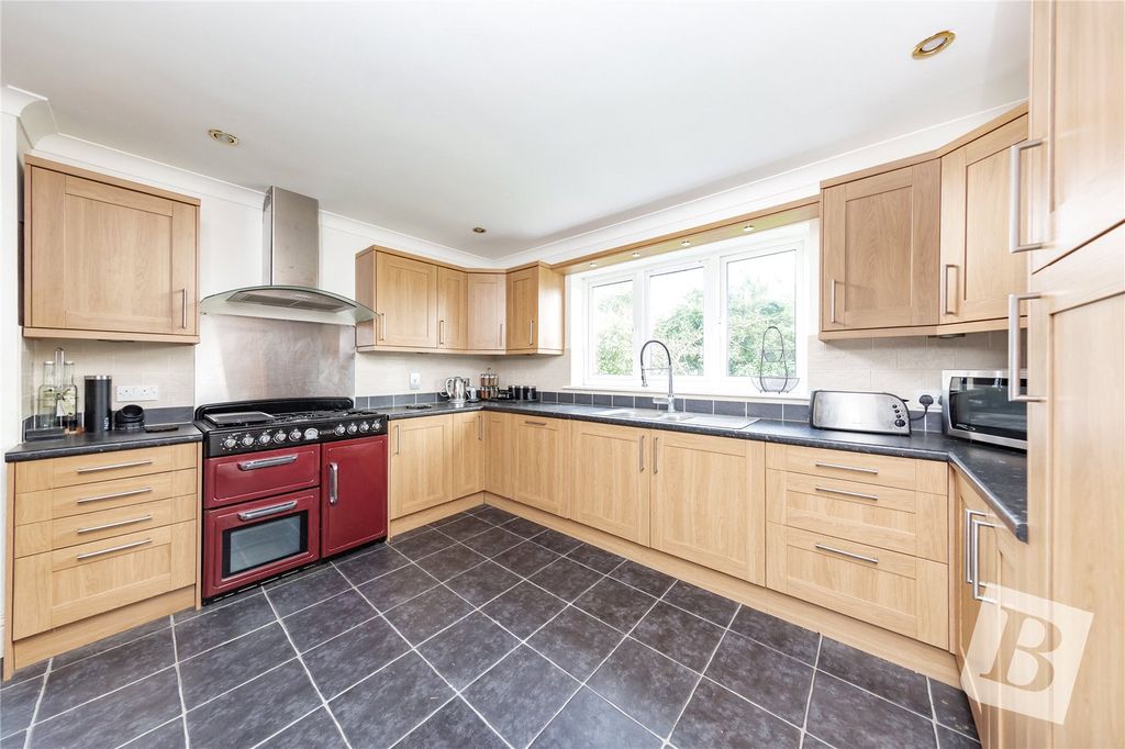 Property photo 2 of 19 Kitchen