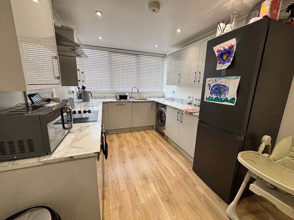 Property photo 2 of 14 Image