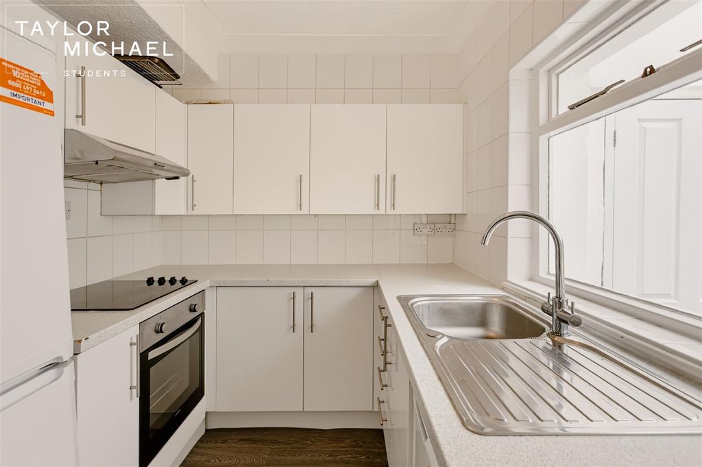 Property photo 1 of 19 Kitchen