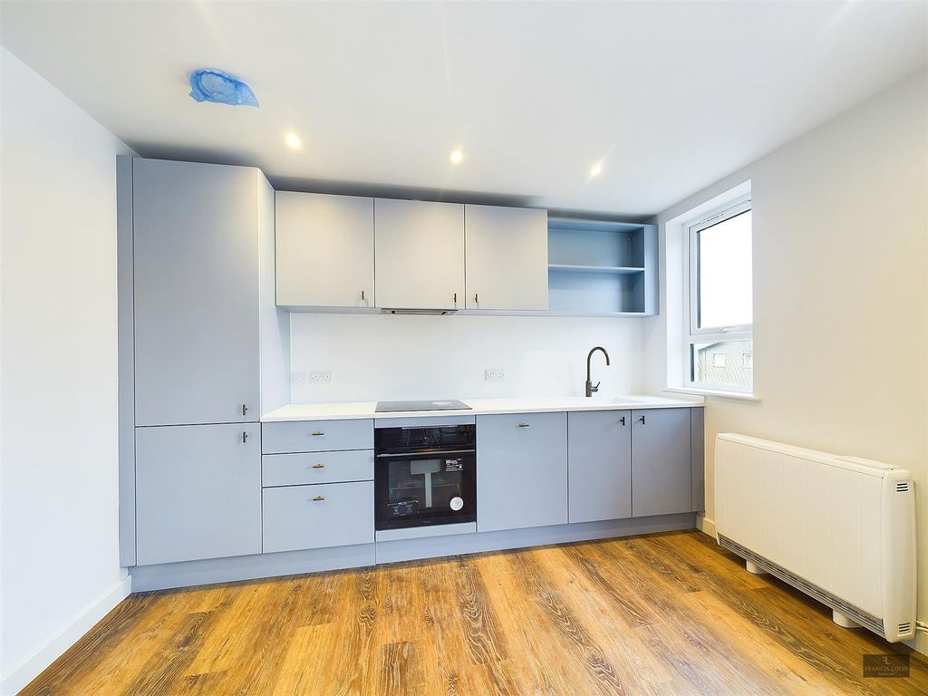 Property photo 3 of 8 Cam02887G0-Pr0359-Still004.Jpg