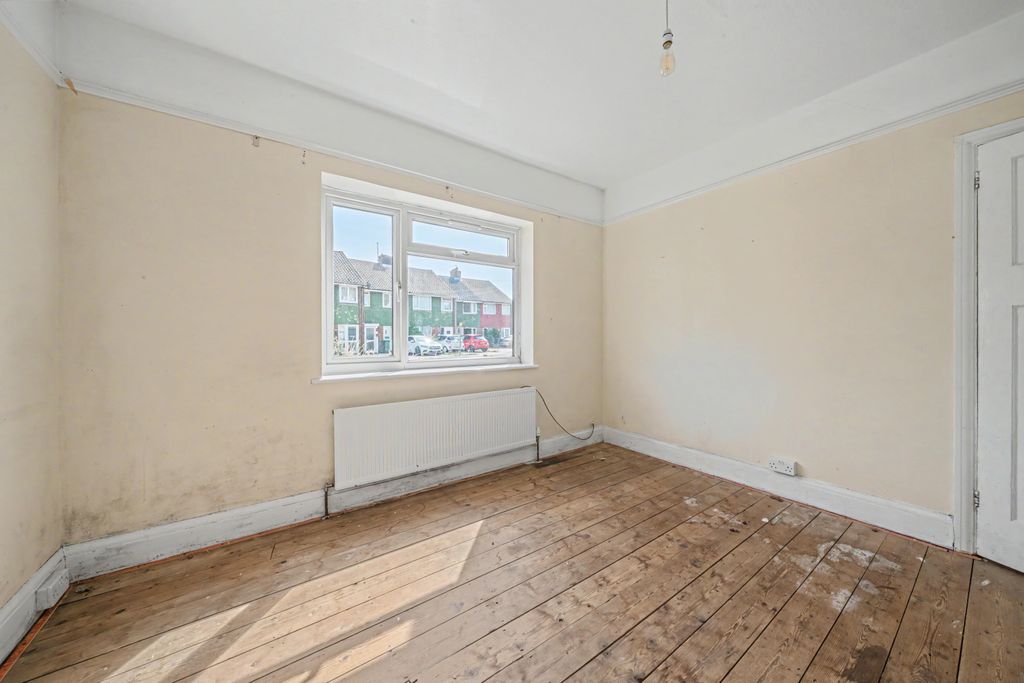 Property photo 3 of 14 57 Percival Road, Eastbourne, East Sussex, Bn22 9Jn